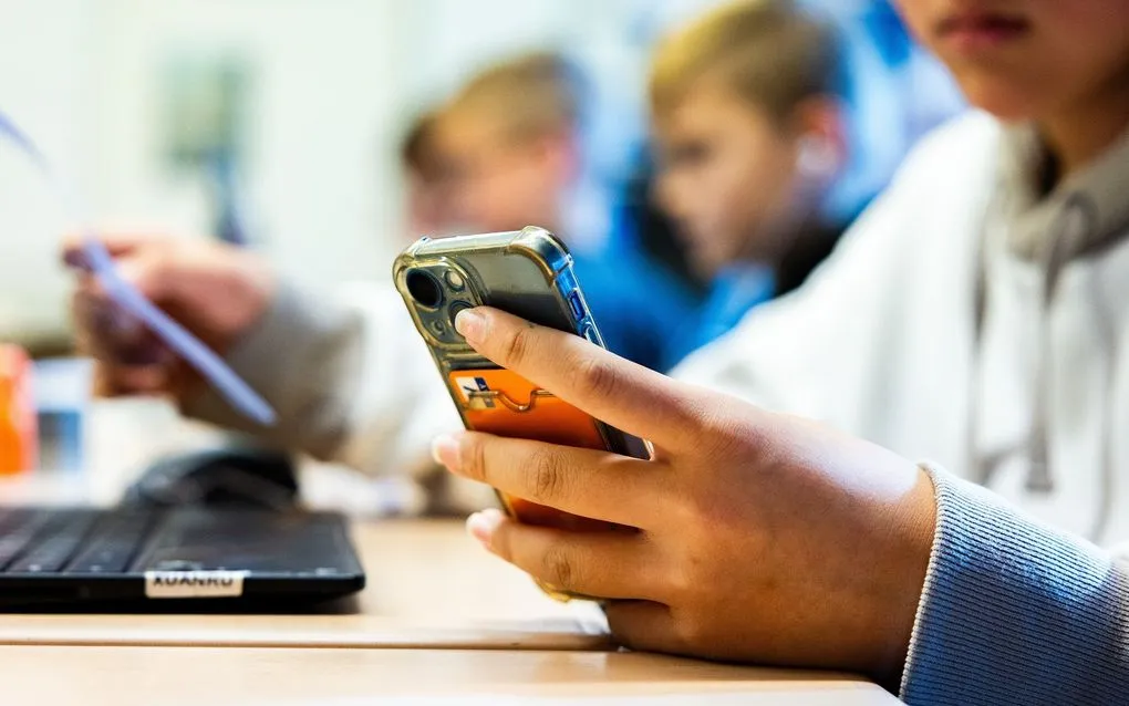 Banned Smartphones in Schools