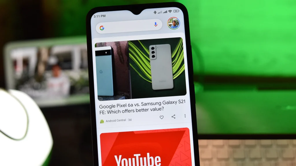 Google Tests AI-Generated Podcast from Your Discover Feed