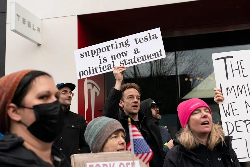 Tesla Takedown Protest Draws Attention at Somerset Mall